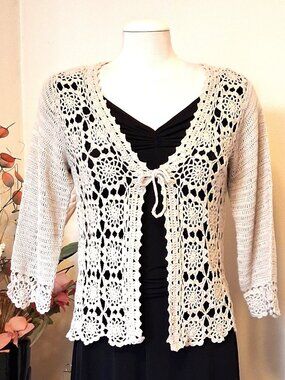 NWOT Jensen Women’s Shrugs Beautiful Beige Floral Crochet Knitwear Sweater M 8 6